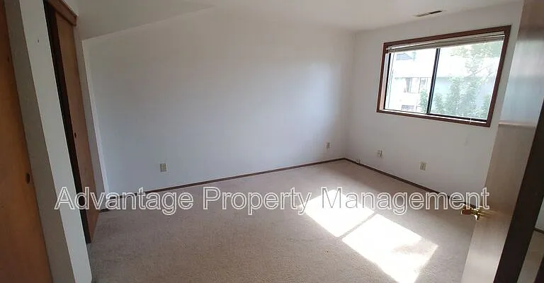 1831 NW Grant Cir — Photo 4
