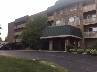 700 Perrie Dr Unit 305, Elk Grove Village, IL 60007