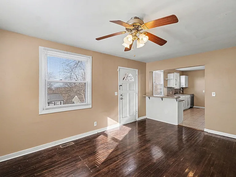 302 Sentinel Dr — Photo 4
