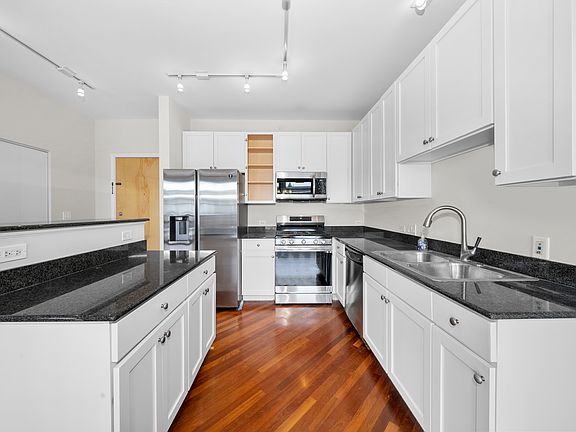 5th image of 1000 W 15th St Unit 408