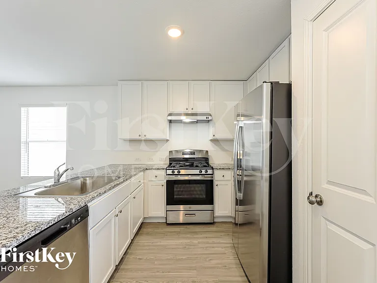 1335 White Willow — Photo 9