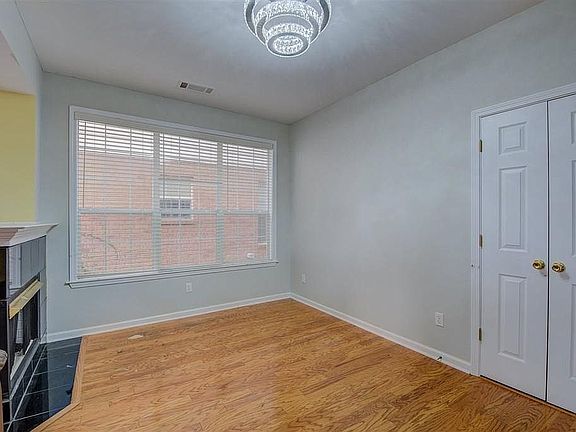 4th image of 10436 Kensington Cir