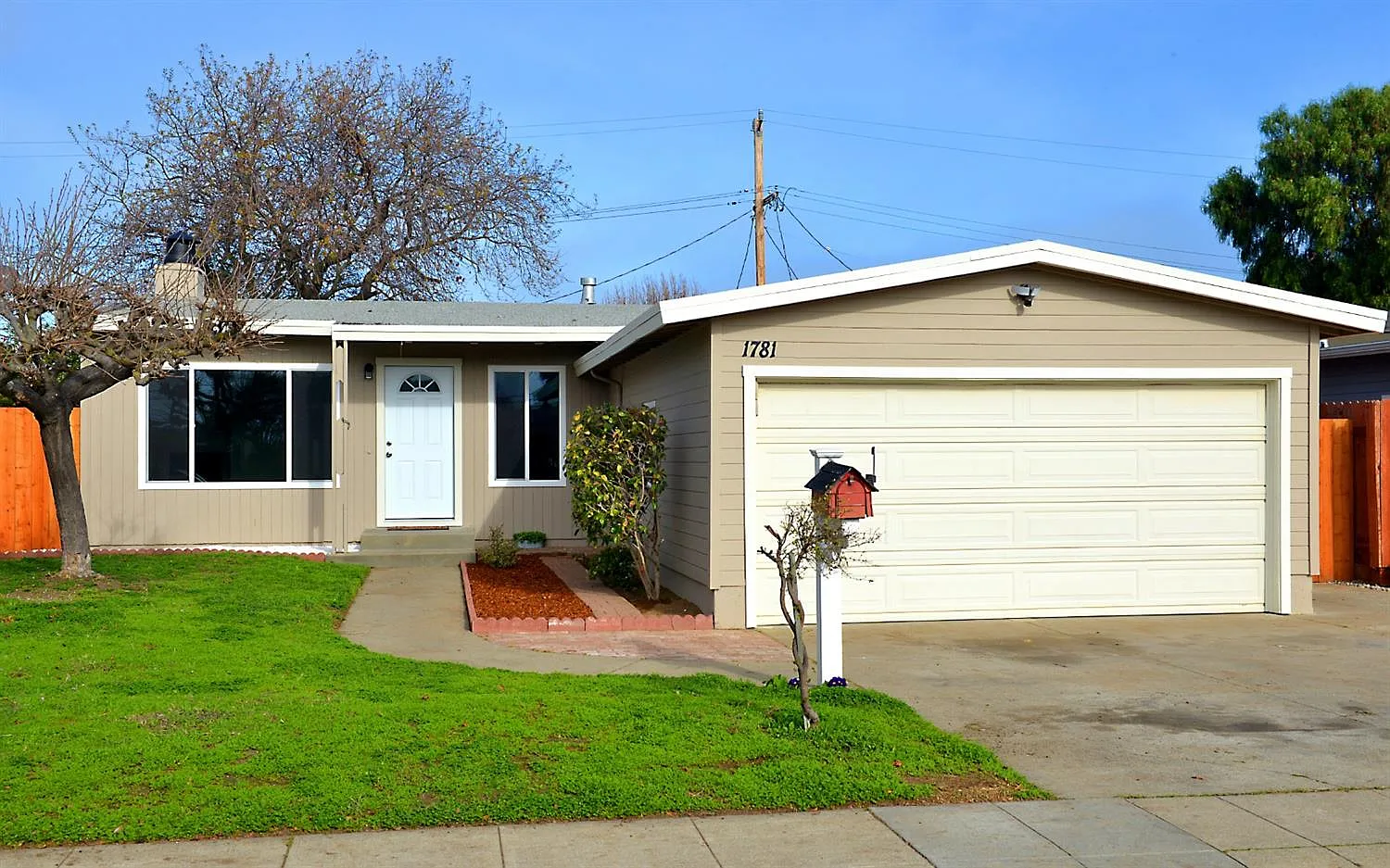 1781 Hemlock Ave photo 1