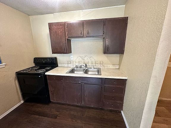 5th image of 4818 Woodend Ave