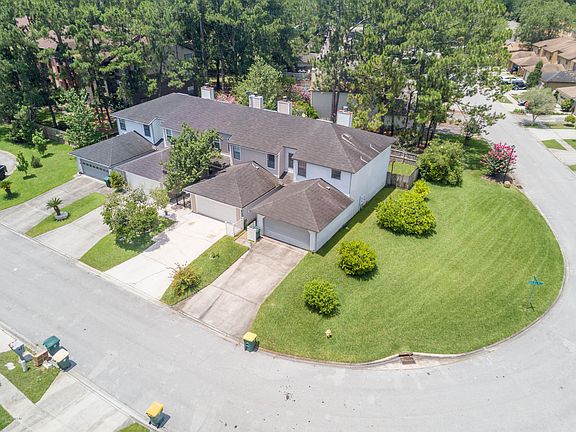 3rd image of 10064 Hidden Branch Dr E