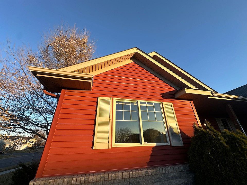 2nd image of 1571 Perennial Ln NE