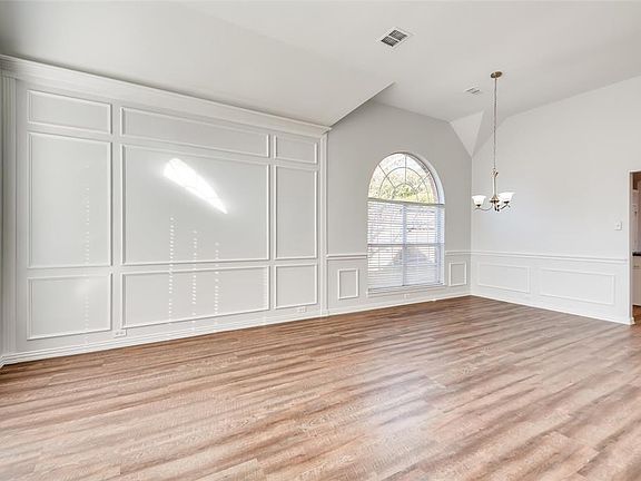 4th image of 2808 Lake Flower Dr