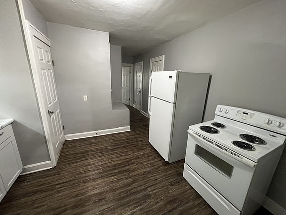 4th image of 451 W 28th St #451