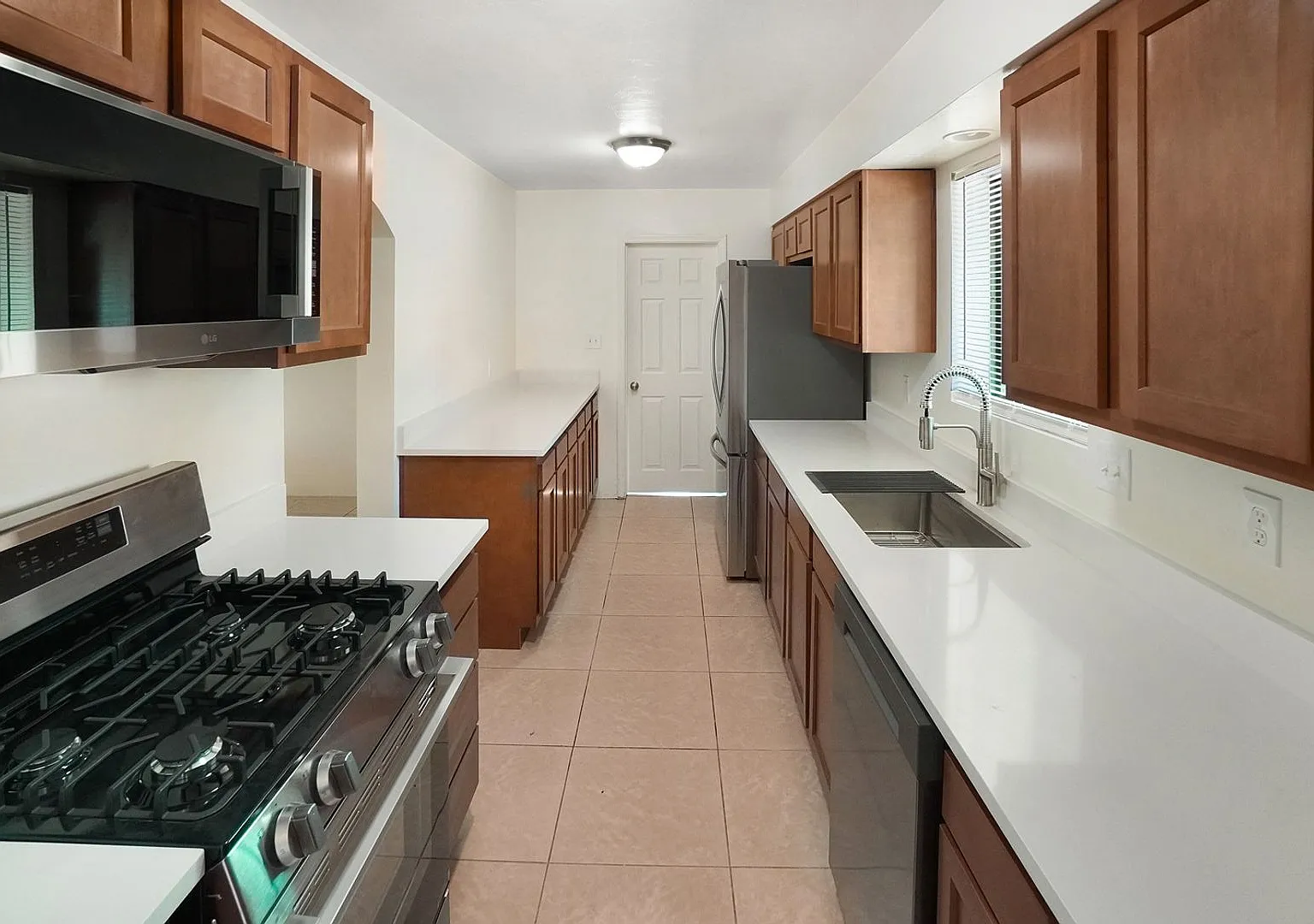 Beautifully remodeled through out with bright spacious open feeling! — Photo 2