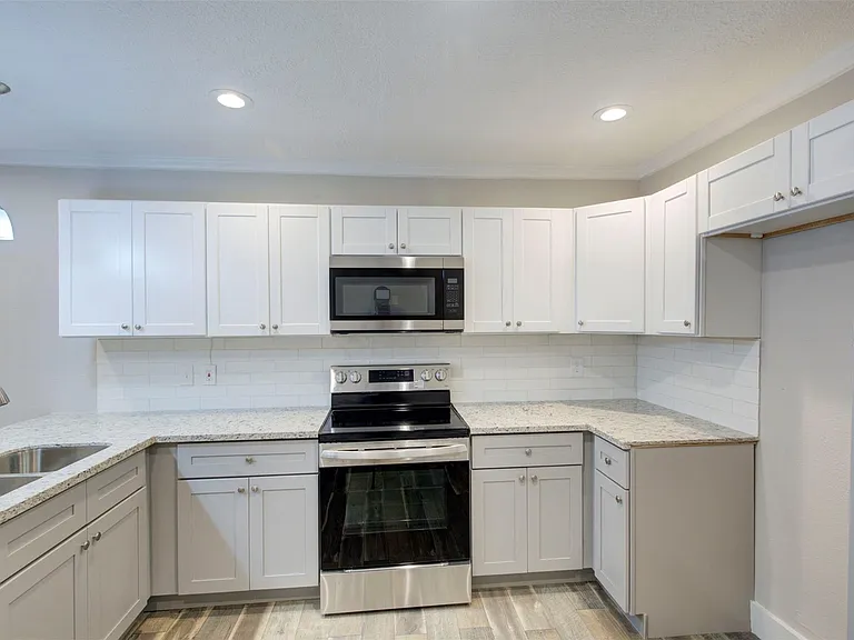 4220 Delhi St — Photo 11