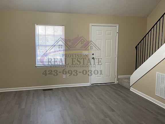 3rd image of 1210 Village Way NE