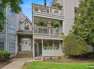 80 Quartz Ln, Paterson, NJ 07501