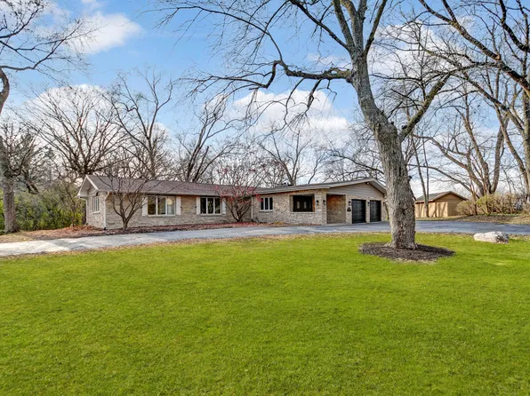 9S708 Lorraine Dr, Willowbrook, IL 60527