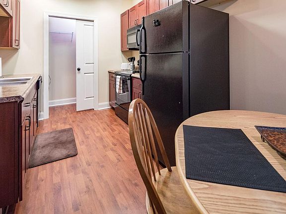 4th image of 209 Trescott Ln