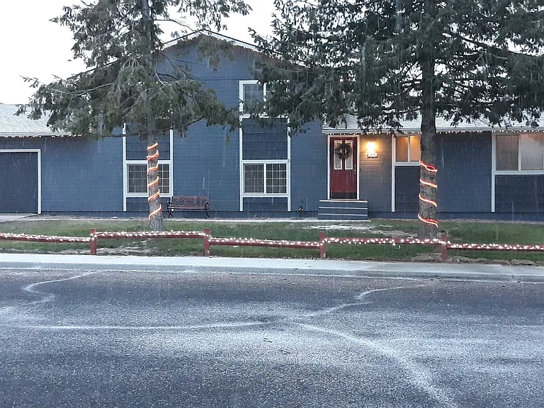 213 Sharon Ave E — Photo 1