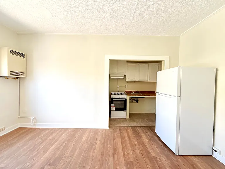 1614 N. Kenmore Avenue — Photo 9