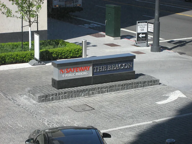 250 King St #714 — Photo 9