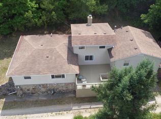 11337 Hillside Dr, Pinckney, MI