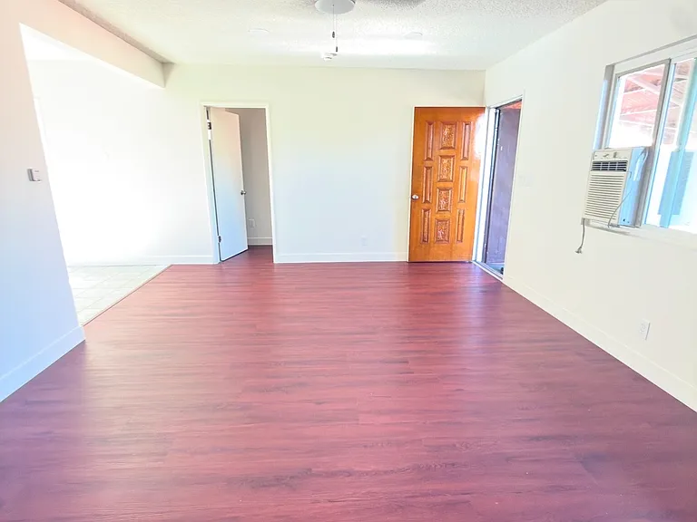 3756 1/2 E 6th St #3756-1/2 — Photo 4