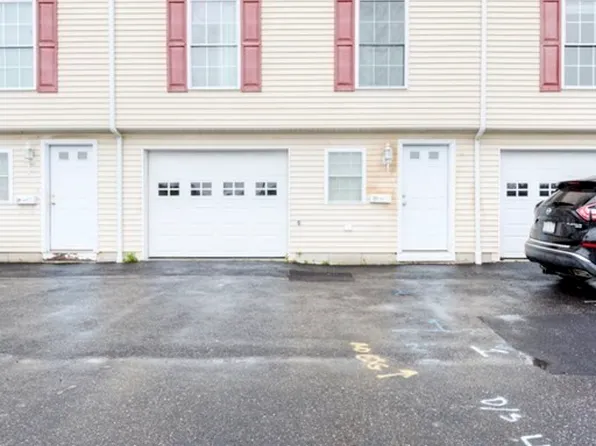 4 Woburn St #B, Worcester, MA 01606