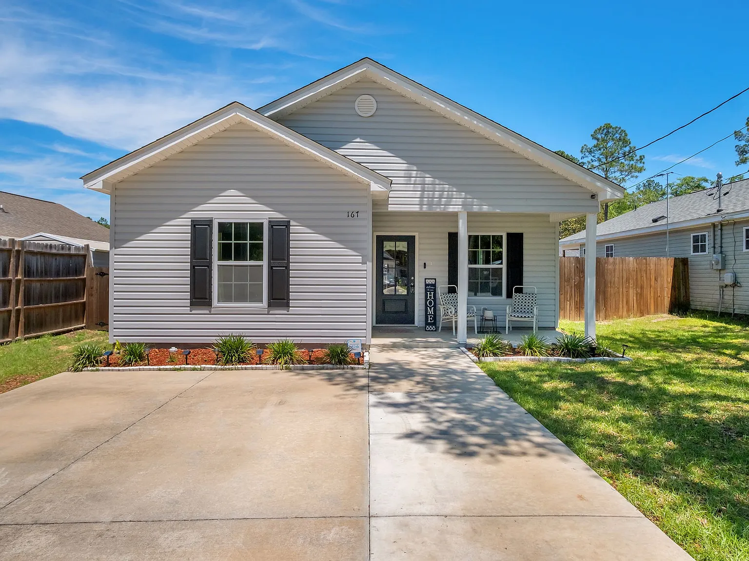 3 bed, 1340 sqft, $2,100 — Photo 1