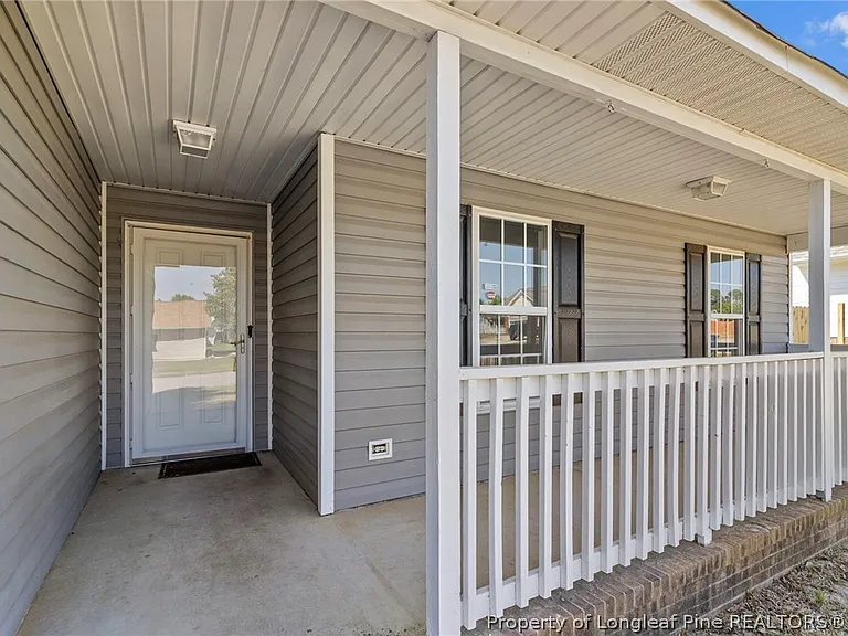124 Hosta Dr — Photo 3
