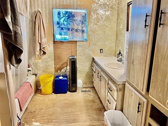 3rd image of 32770 W 359th St