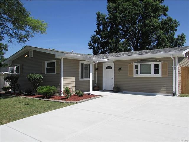 1st image of 129 Arras Dr