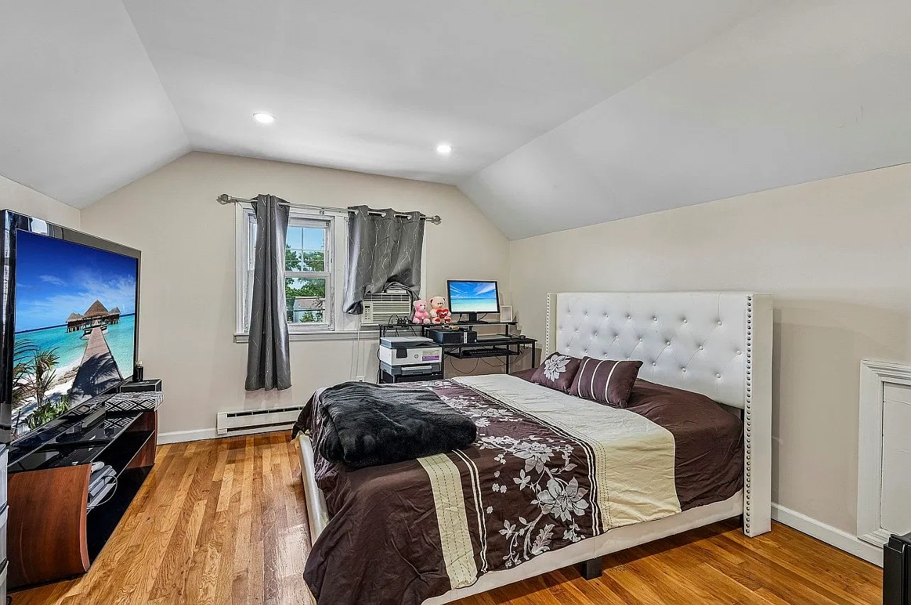 2 bed, $2,500 — Photo 2