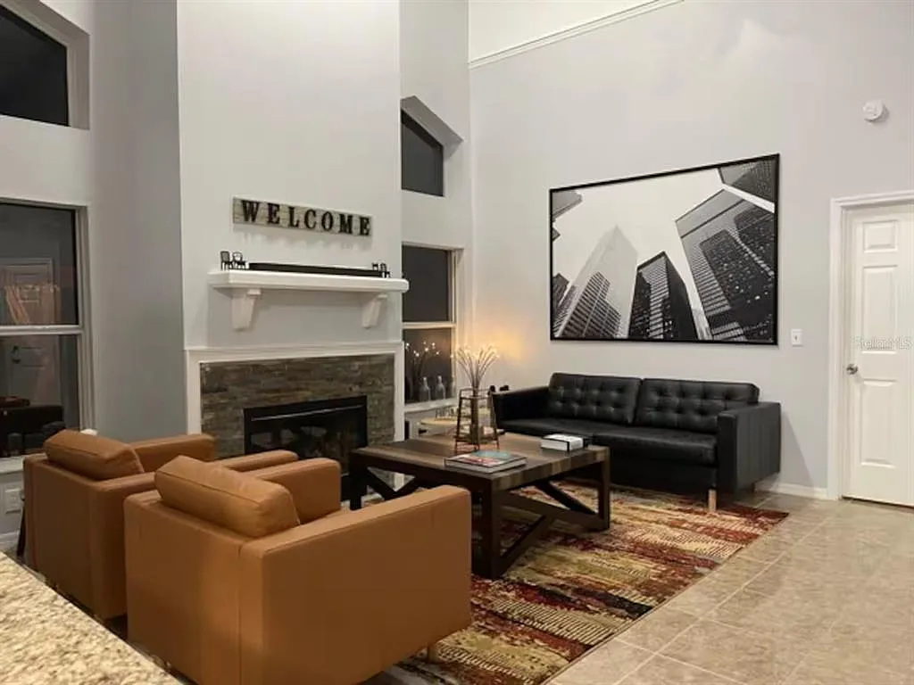 4 bed, 2.5 bath, 1857 sqft, $4,000 — Photo 3