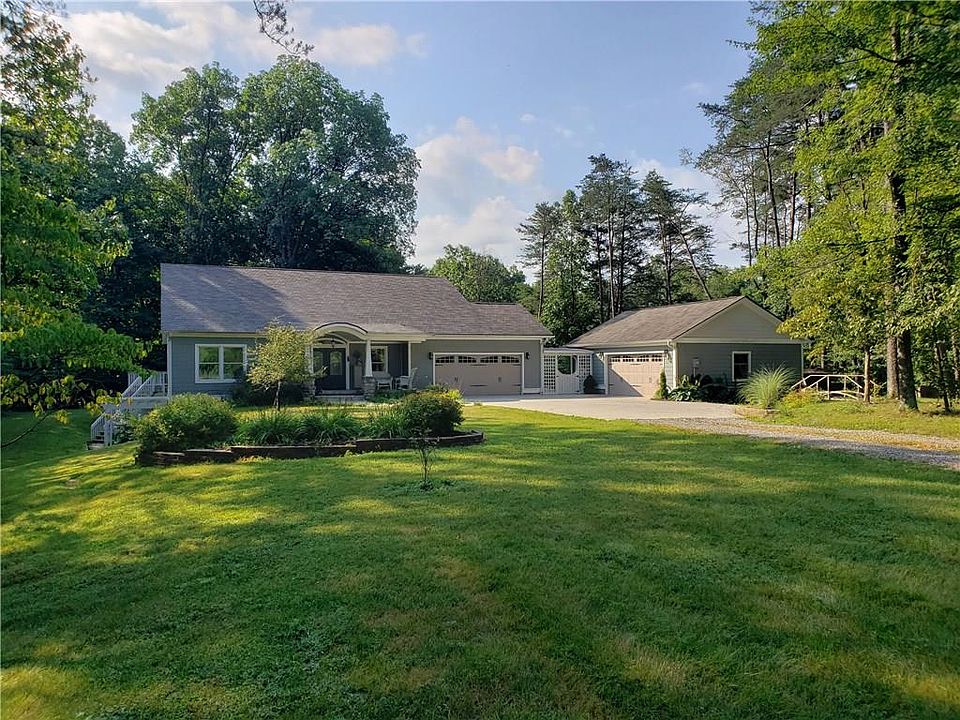 1st image of 833 Mailpouch Ln