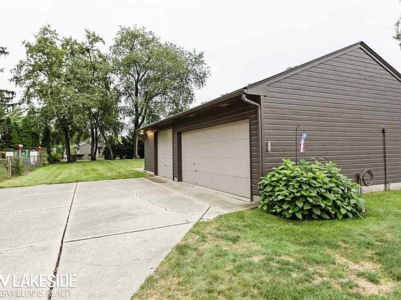 3rd image of 22612 Violet St
