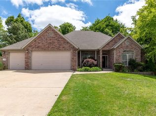 4801 W Mayflower Ct, Fayetteville, AR 72704