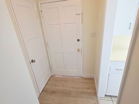 2nd image of 1123 Linden Ave APT C