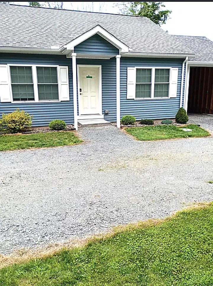 2 bed, 700 sqft, $600 — Photo 1
