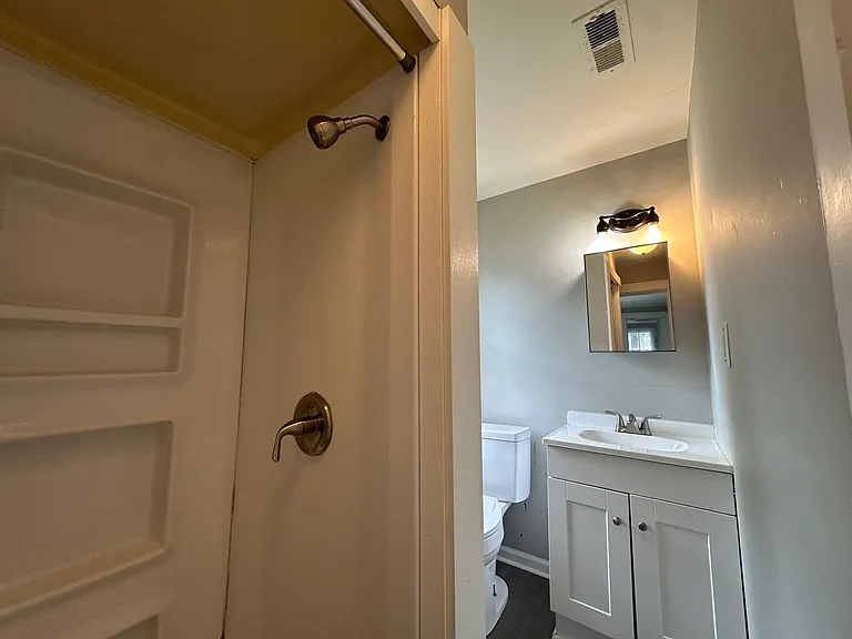 201 W Cypress St — Photo 13