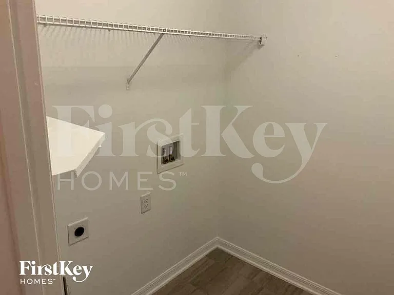121 Alexandria Cir — Photo 13