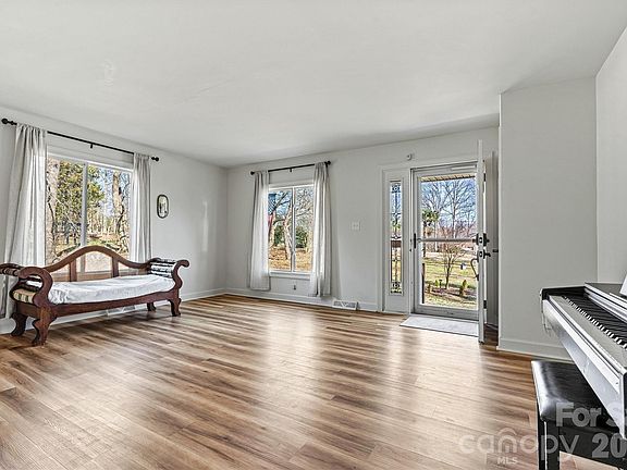 5th image of 3995 Burton Ln