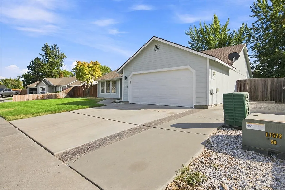 3 bed, 1632 sqft, $2,200 — Photo 2