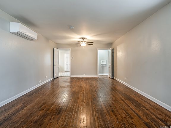 5th image of 329 Vanderbilt St