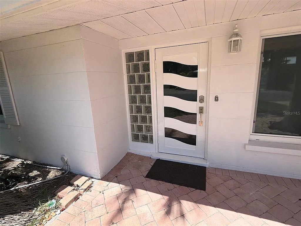 2 bed, 2.0 bath, 1368 sqft, $4,700 — Photo 4
