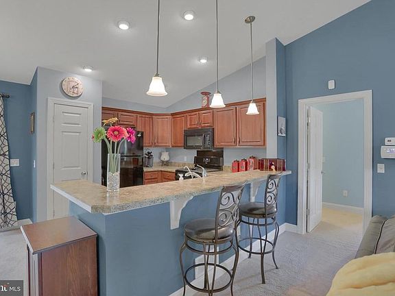 5th image of 7 Wargo Ln