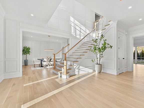 3rd image of 8 Crestview Rd