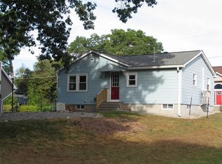 11 Black Point Rd, Webster, MA 01570