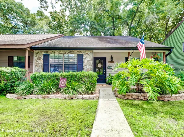 913 Candlebrook Ln, Brooksville, FL 34601