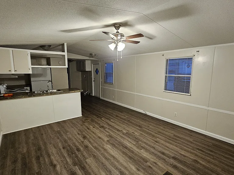 4175 Hyview Ln — Photo 8