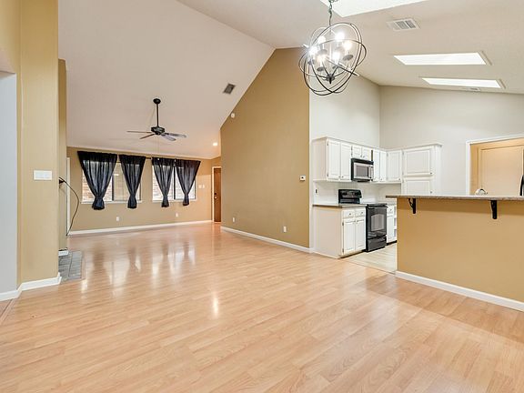 4th image of 5034 Hearthcrest Dr