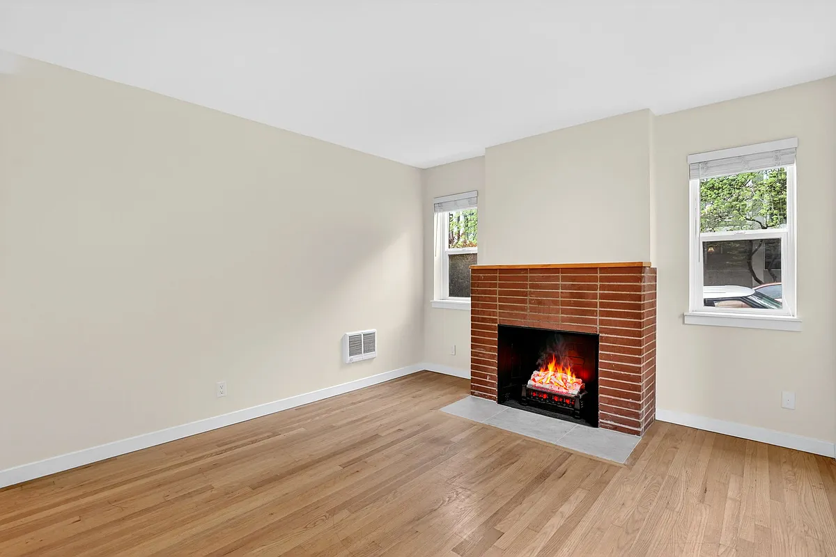 Building Photo - 2233 NW Flanders St #1