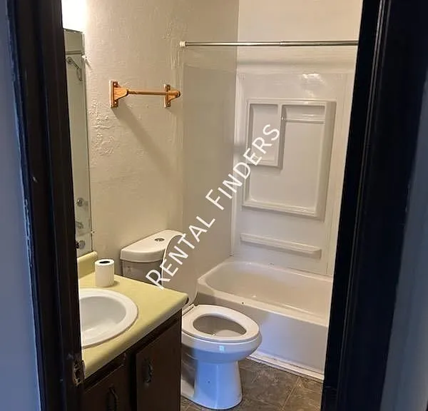 566 Spinnaker Ln — Photo 4