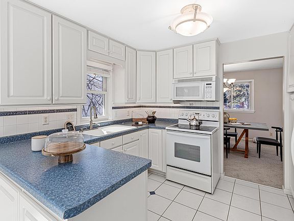 5th image of 1056 Brooks Ave W